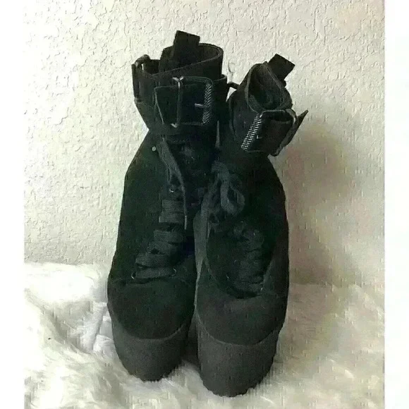 Burberry Womens Size 8 Fall Of 2009 Vogue Runway Ankle Lace Up Strap Up Boots
